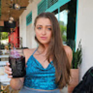 Meet your Posher, Alicia